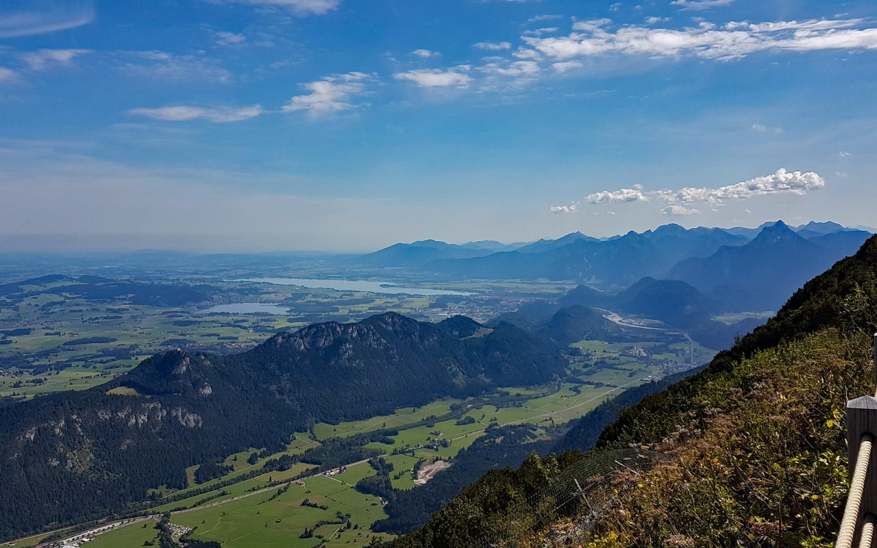 Blick von Ostlerhütte nach Vils, Seenplatte und Alpen