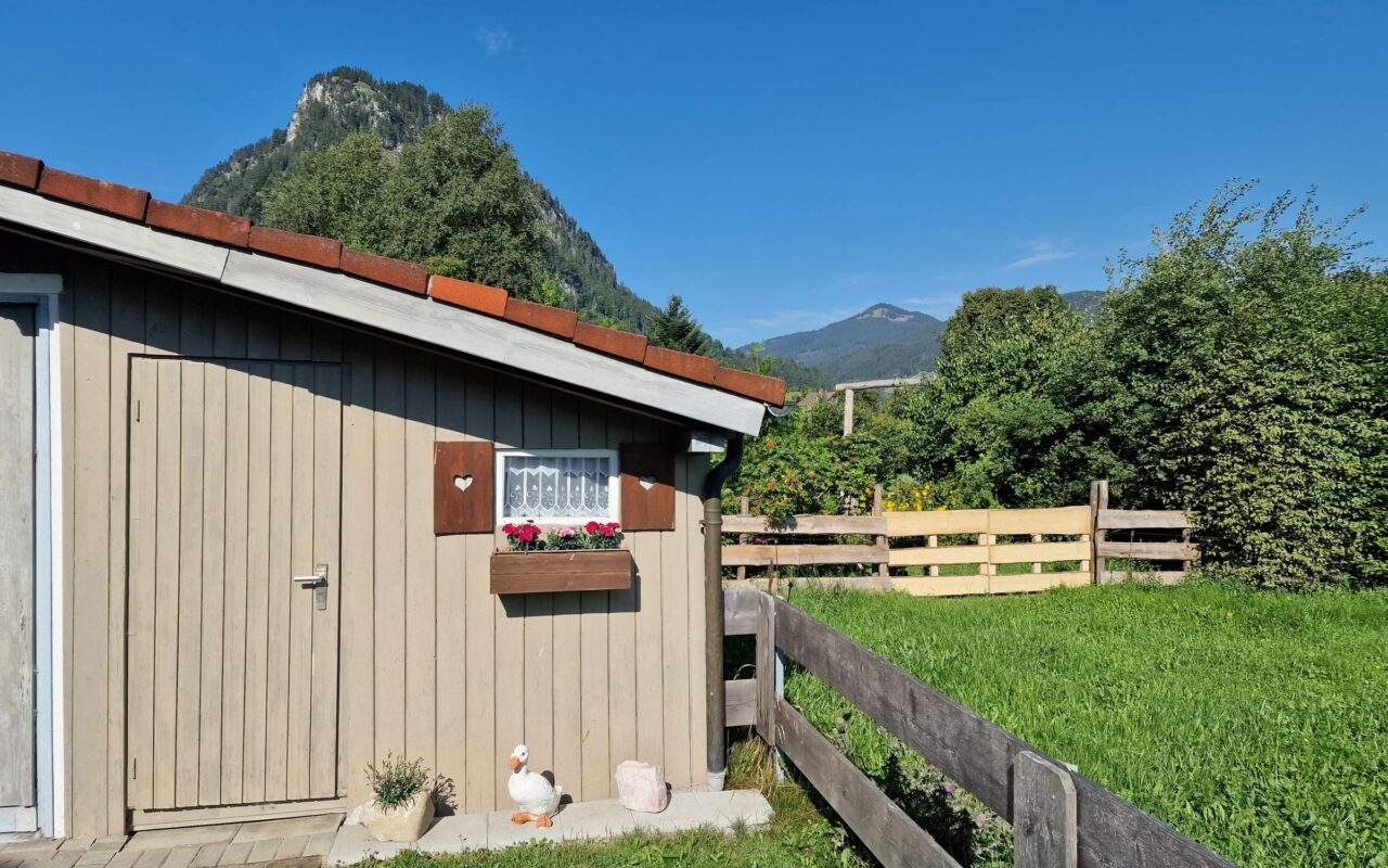 absperrbarer Schuppen für Fahrräder und Ski